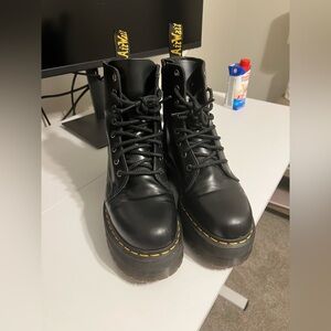 WSize 10 platform Dr. Martens